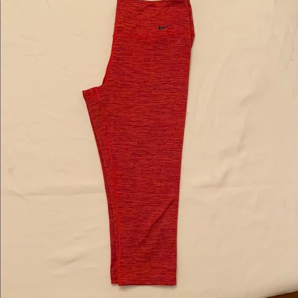 Nike Dri-Fit cropped fitness pants - Picture 2 of 6